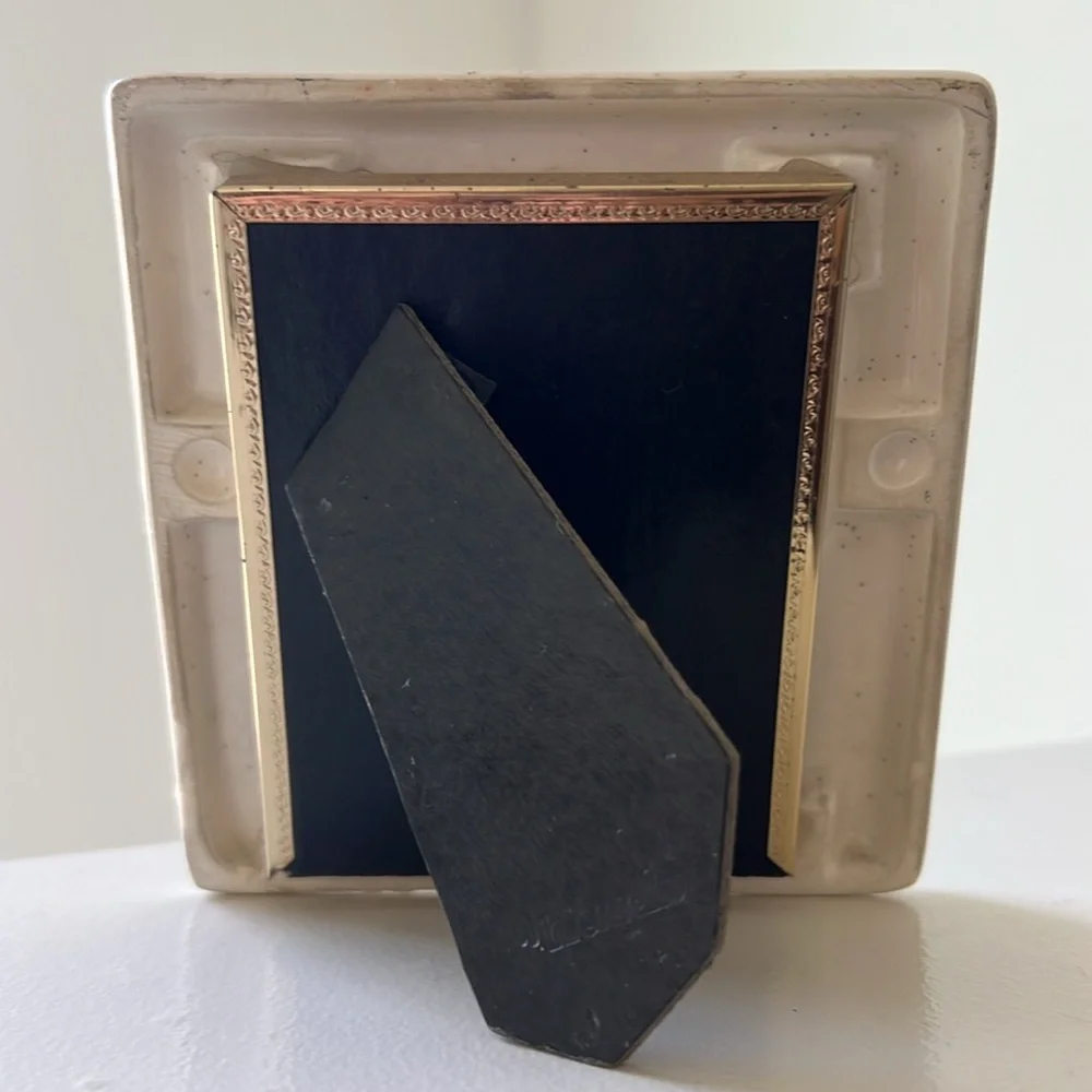 Yosemite National Park Heart-Shaped Photo Frame Cream